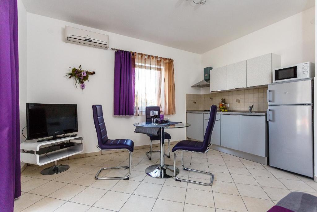 Apartments Mare & Mons Deluxe Malinska Habitación foto
