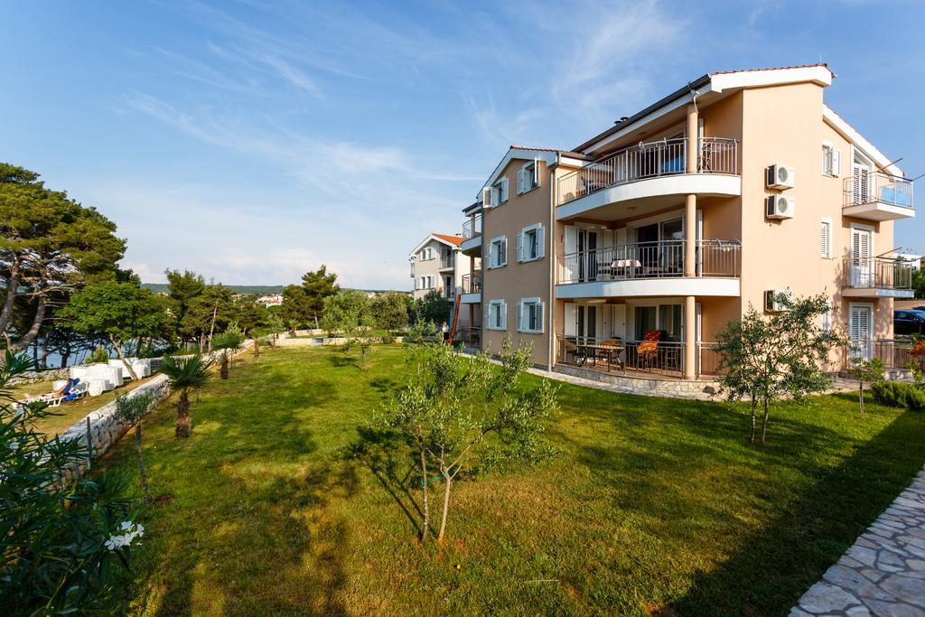 Apartments Mare & Mons Deluxe Malinska Exterior foto