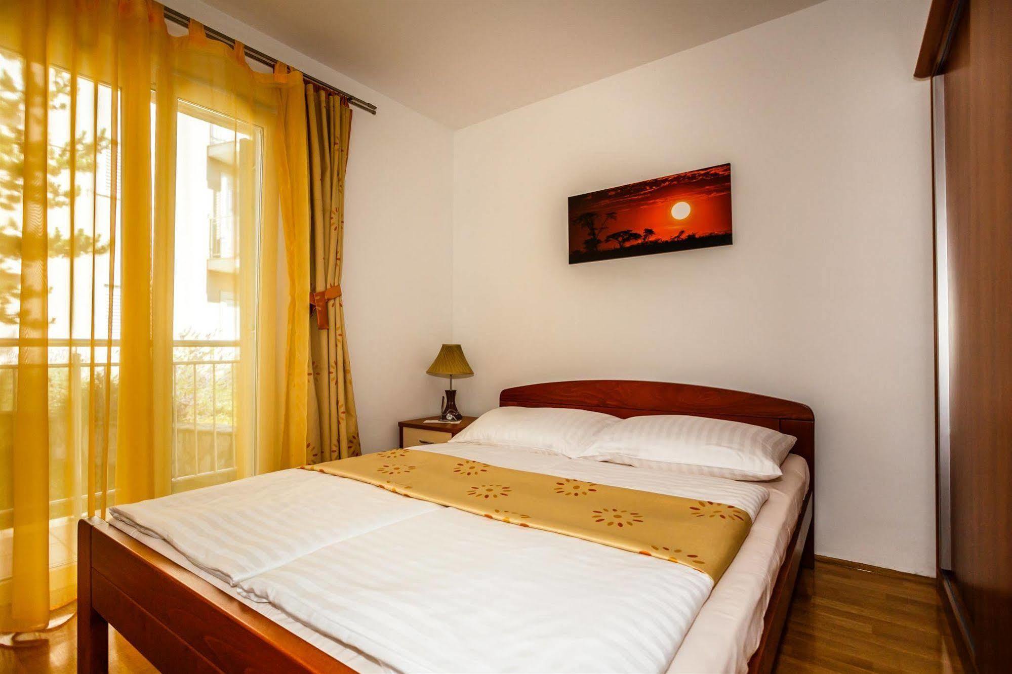 Apartments Mare & Mons Deluxe Malinska Exterior foto