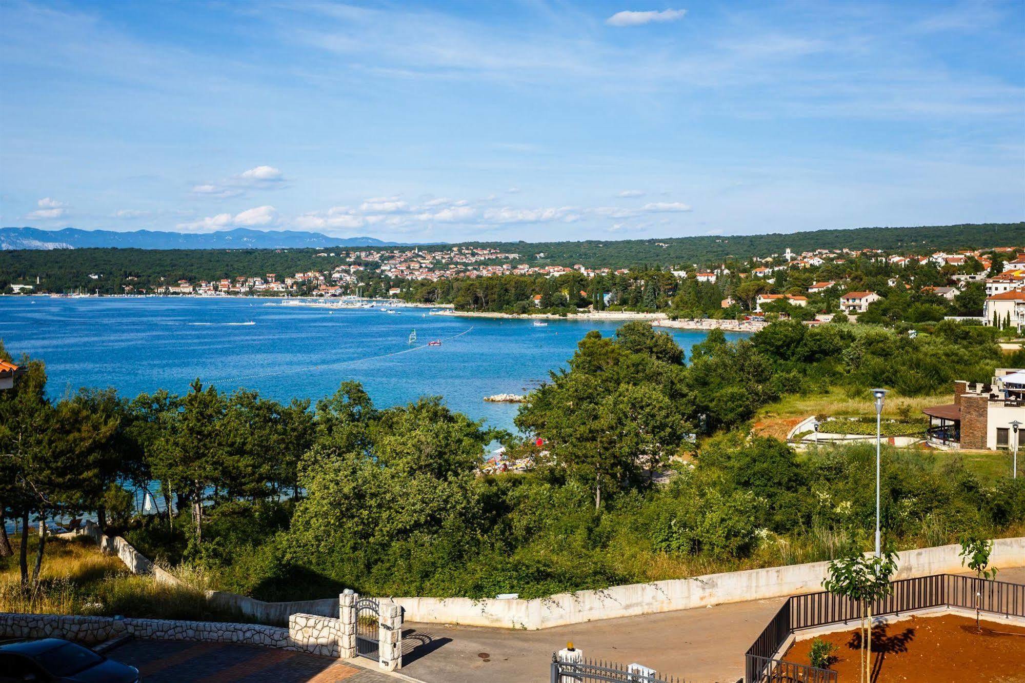 Apartments Mare & Mons Deluxe Malinska Exterior foto